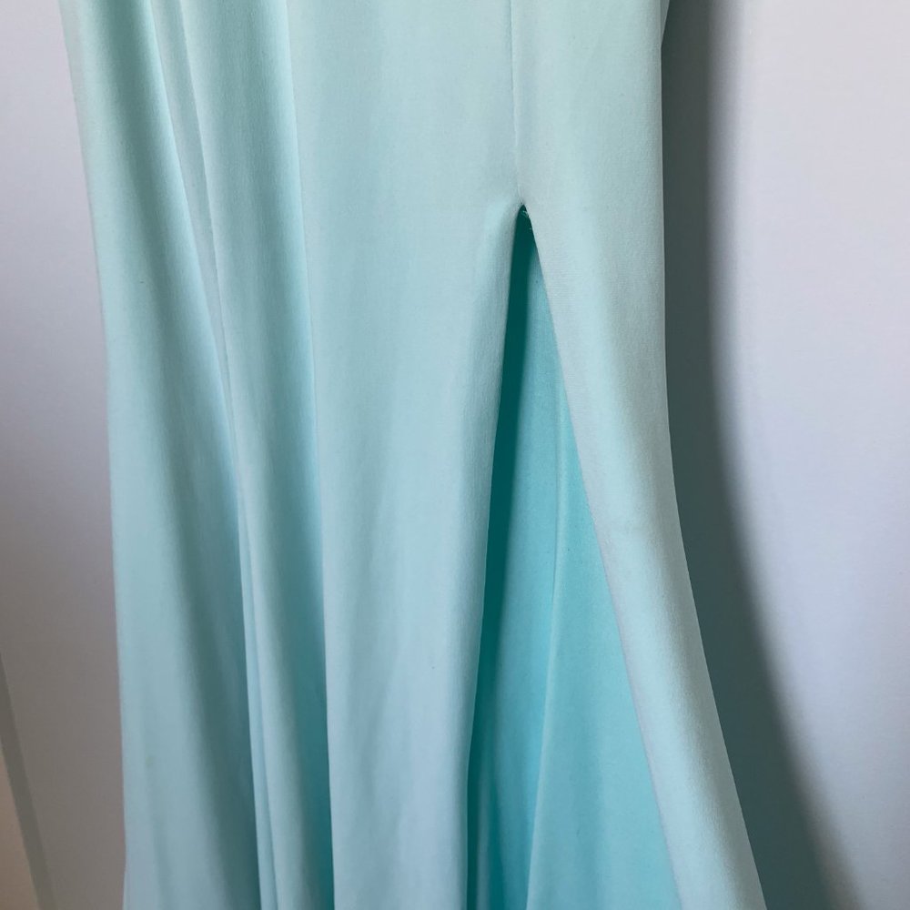 Grad / Formal Dress - Picture 6 of 10